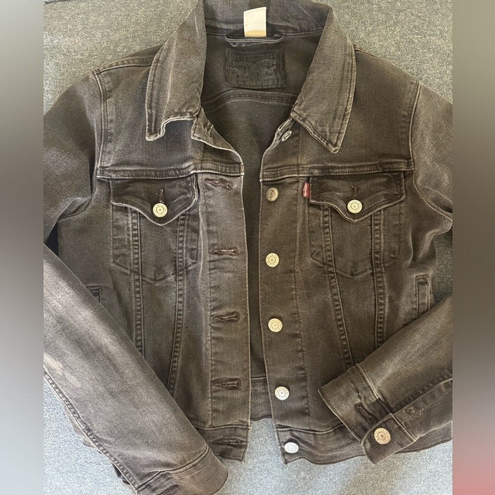 Women’s Classic Black-Wash denim Jacket